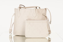 Load image into Gallery viewer, ESSENTIALS TOTE