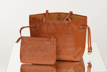 Load image into Gallery viewer, ESSENTIALS TOTE