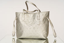 Load image into Gallery viewer, ESSENTIALS TOTE